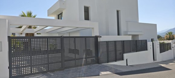 4 bedrooms Villa in Marbella, Spain No. 98879 3