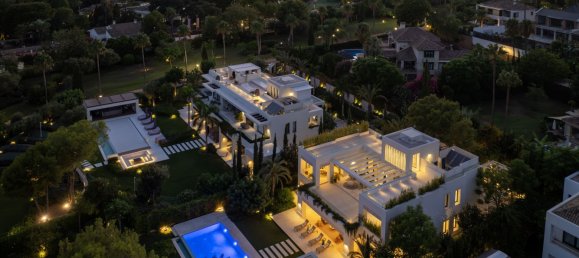 5 bedrooms House in Marbella, Spain No. 105361 3