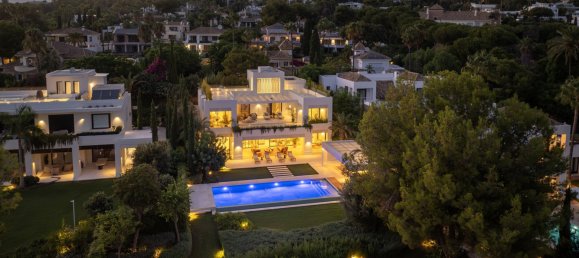5 bedrooms House in Marbella, Spain No. 105361 2
