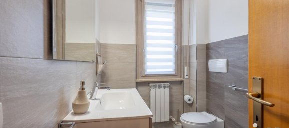 Apartamento de 5 habitaciónes en Osimo, Italy No. 37512 27