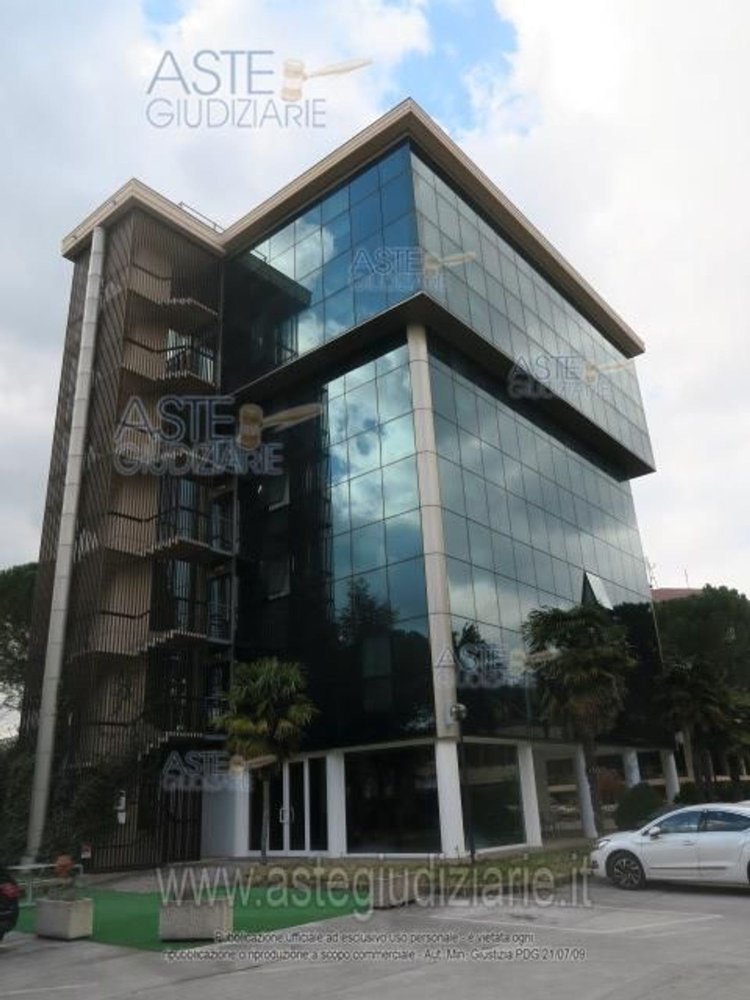 2352m² Commercial property in Fabriano, Italy No. 86912