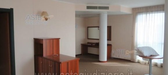 2352m² Commercial property in Fabriano, Italy No. 86912 8