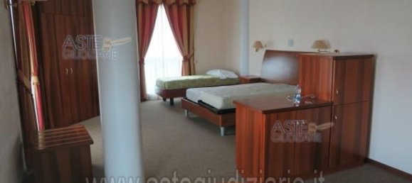 2352m² Commercial property in Fabriano, Italy No. 86912 9