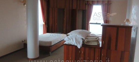 2352m² Commercial property in Fabriano, Italy No. 86912 5