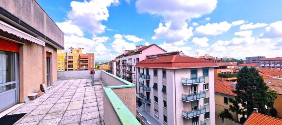 Пентхаус с 3 комнатами в Саронно, Италия № 312016 35