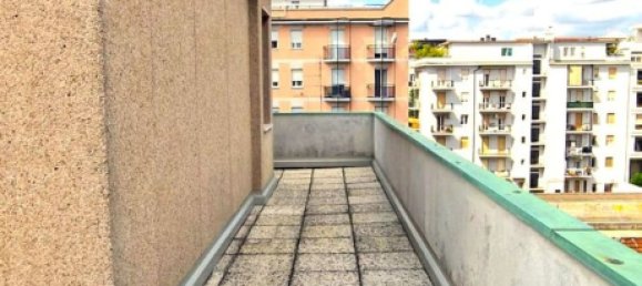 Пентхаус с 3 комнатами в Саронно, Италия № 312016 34