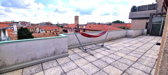 Пентхаус с 3 комнатами в Саронно, Италия № 312016 37