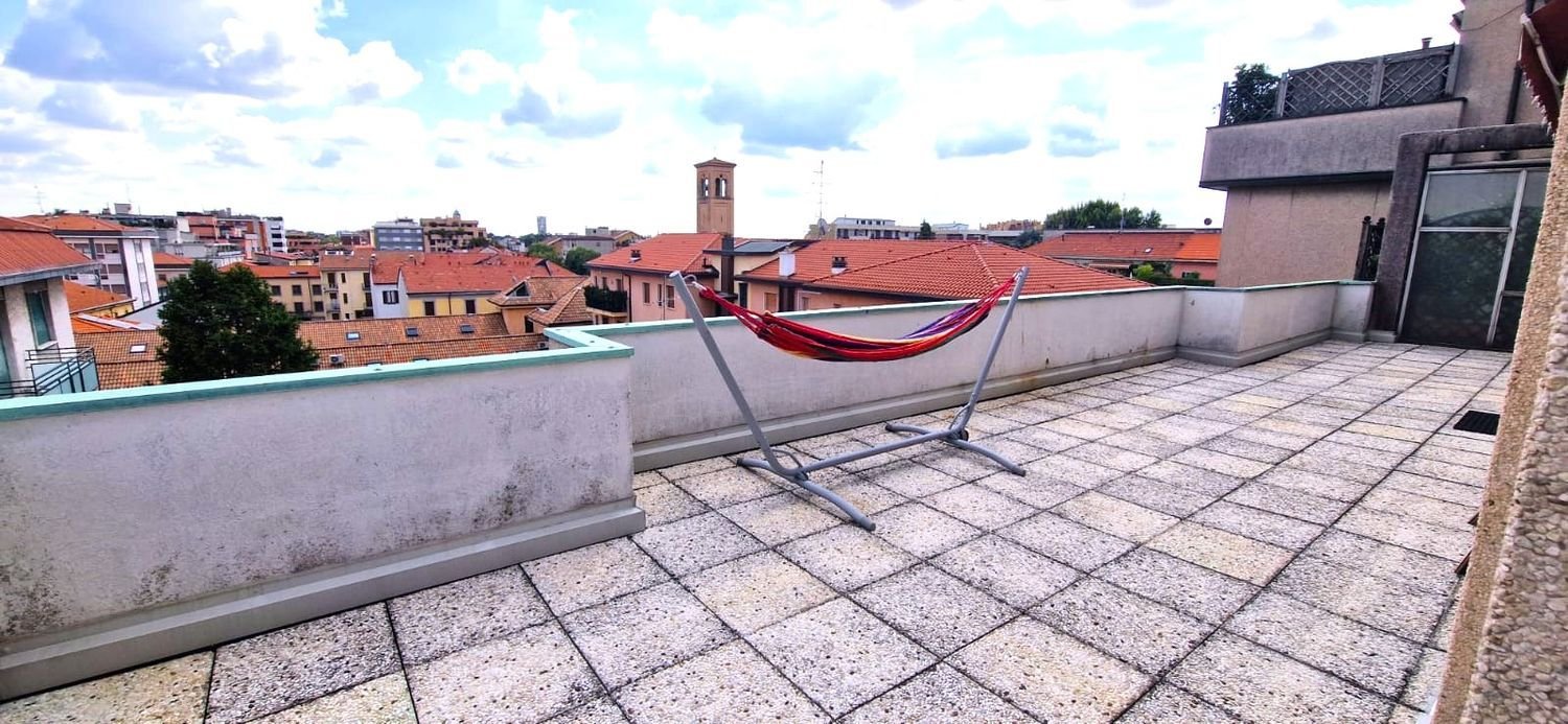 Пентхаус с 3 комнатами в Саронно, Италия № 312016