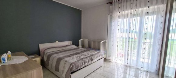 4-salle Appartement à Urbania, Italy No. 89767 5