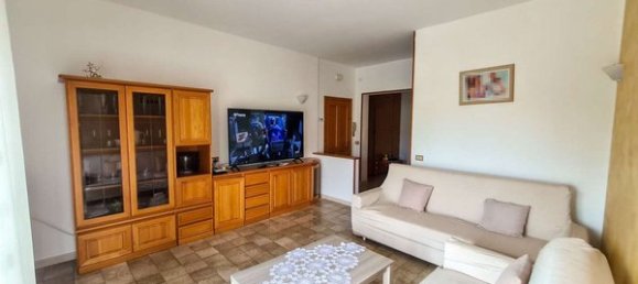4-salle Appartement à Urbania, Italy No. 89767 4