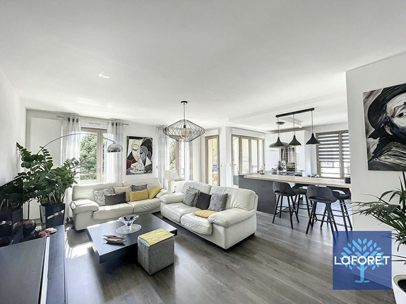 2 bedrooms Apartment in Arpajon, France No. 127391