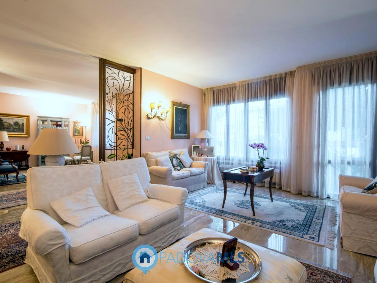 5 rooms Villa in Abano Terme, Italy No. 39378