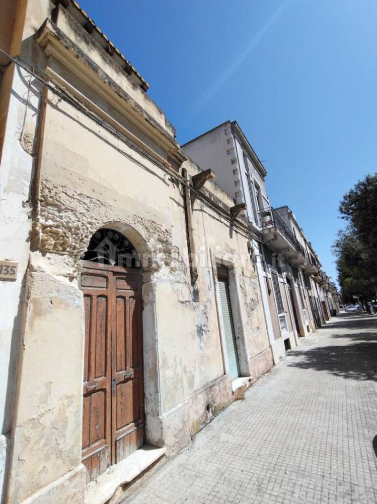 Casa de 3 dormitorios en Lecce, Italy No. 354067