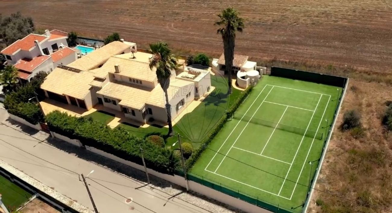 5 bedrooms Villa in Sesimbra, Portugal No. 166311