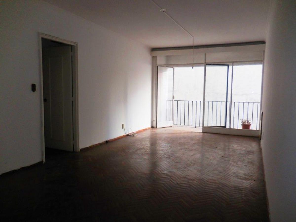 3 bedrooms Apartment in Montevideo, Uruguay No. 8011