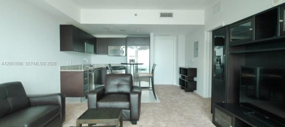 1 chambre propriété commerciale à vendre à Miami, Miami-Dade, Florida, USA № 614877 3