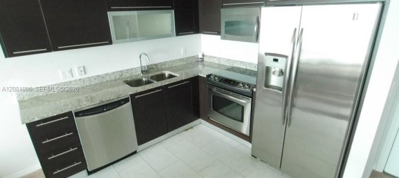 1 chambre propriété commerciale à vendre à Miami, Miami-Dade, Florida, USA № 614877 2