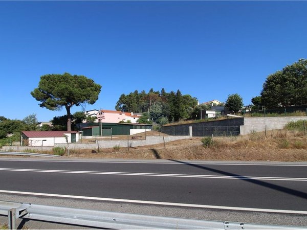 Земельный участок 2003м² в Тондела, Португалия № 52723