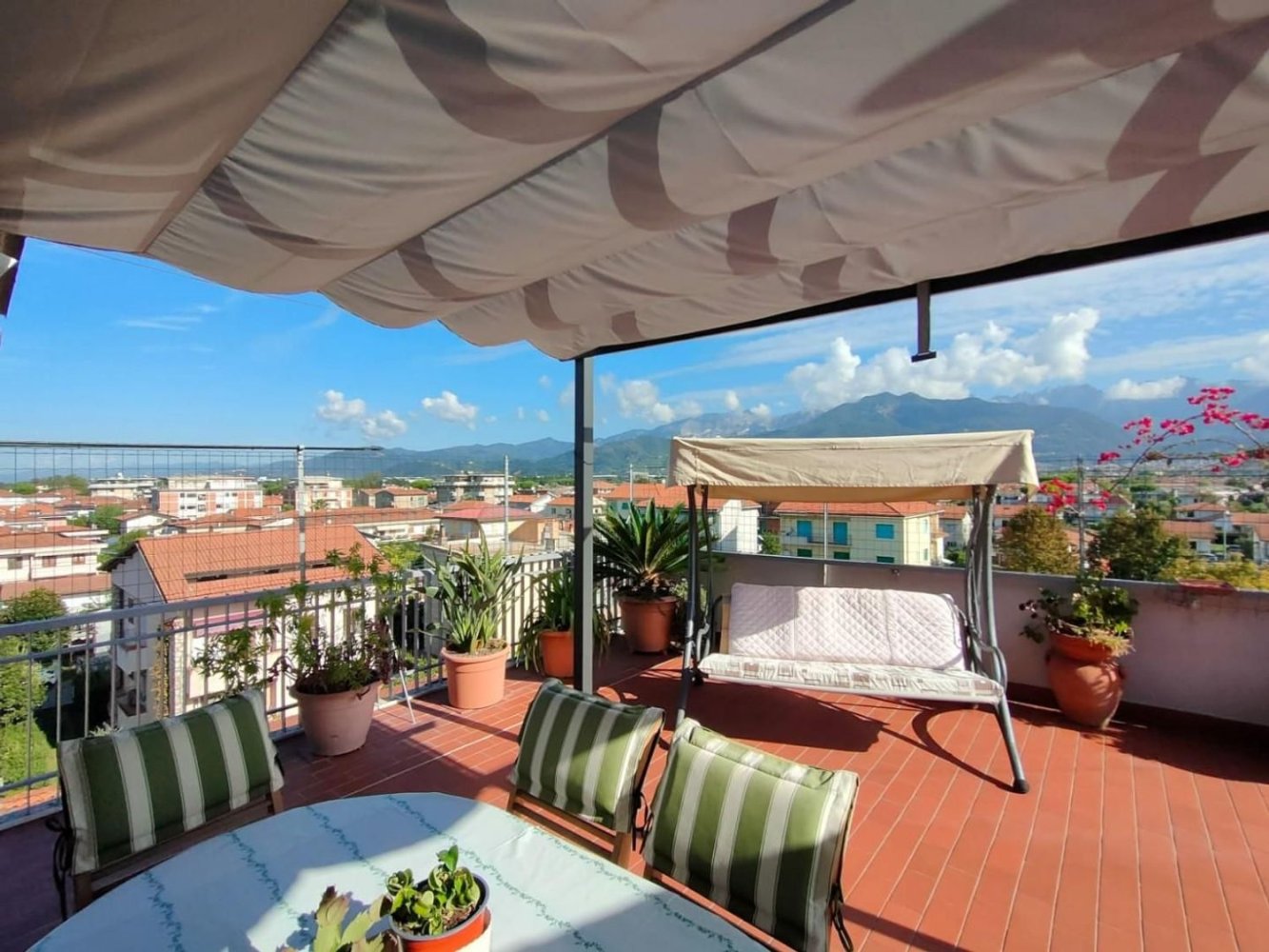 5 rooms Penthouse in Massa, Italy No. 195683