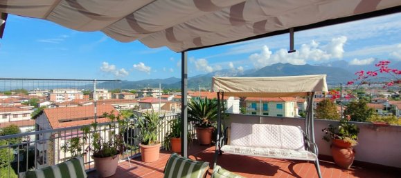5 rooms Penthouse in Massa, Italy No. 195683 8