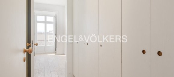 2 bedrooms Apartment in Lisbon, Portugal No. 10789 11