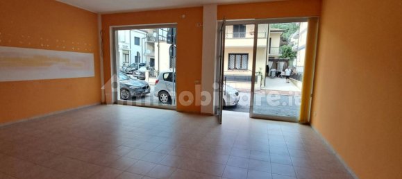 Propiedad comercial de 2 habitaciónes en Atina, Italy No. 289227 7