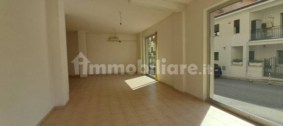 Propiedad comercial de 2 habitaciónes en Atina, Italy No. 289227 15