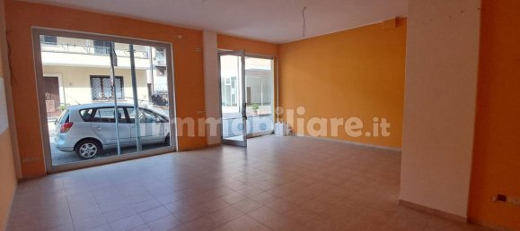 Propiedad comercial de 2 habitaciónes en Atina, Italy No. 289227 2