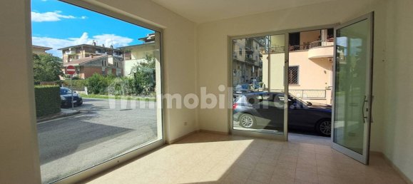 Propiedad comercial de 2 habitaciónes en Atina, Italy No. 289227 23