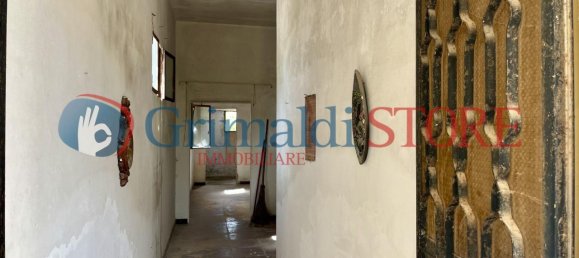 Дом с 7 комнатами в Каровиньо, Италия № 7034 17