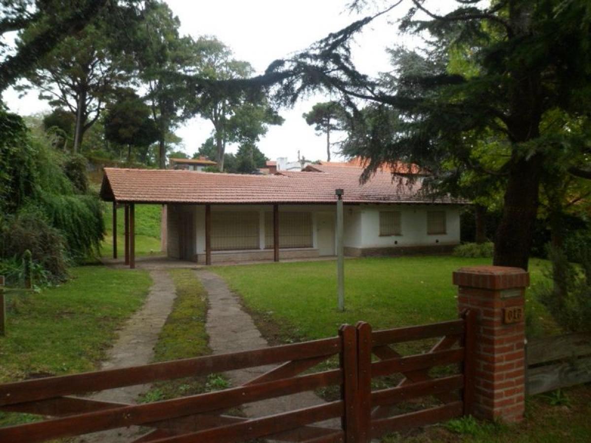 4 bedrooms House in Mar del Plata, Argentina No. 94815