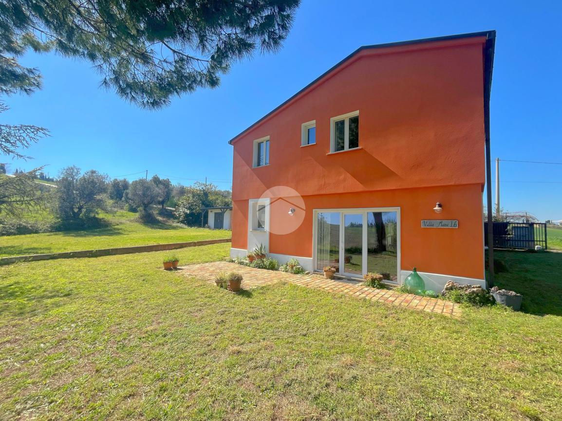 5 rooms Villa in Roseto degli Abruzzi, Italy No. 13164