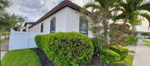 3 dormitorios villa en venta en Miami, Miami-Dade, Florida, USA № 615608 2