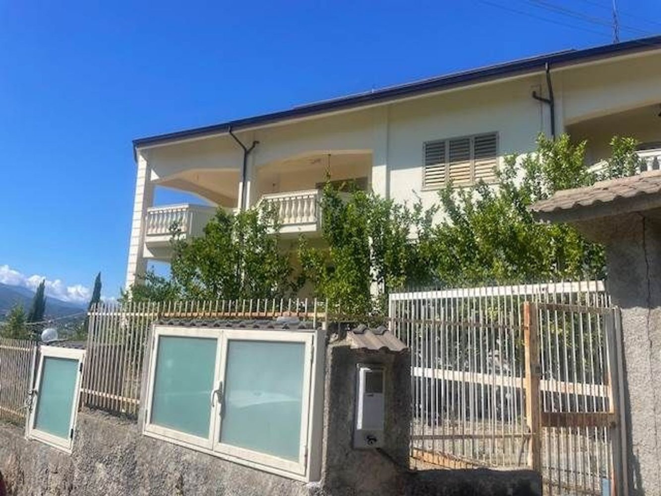 Квартира с 3 комнатами в Мендичино, Италия № 268952