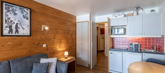 2 bedrooms Apartment in Les Belleville, France No. 1246 3