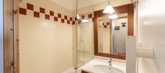 2 bedrooms Apartment in Les Belleville, France No. 1246 4