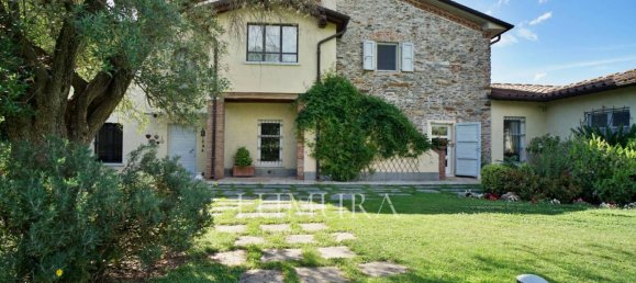 3 bedrooms Villa in Pietrasanta, Italy No. 79808 3