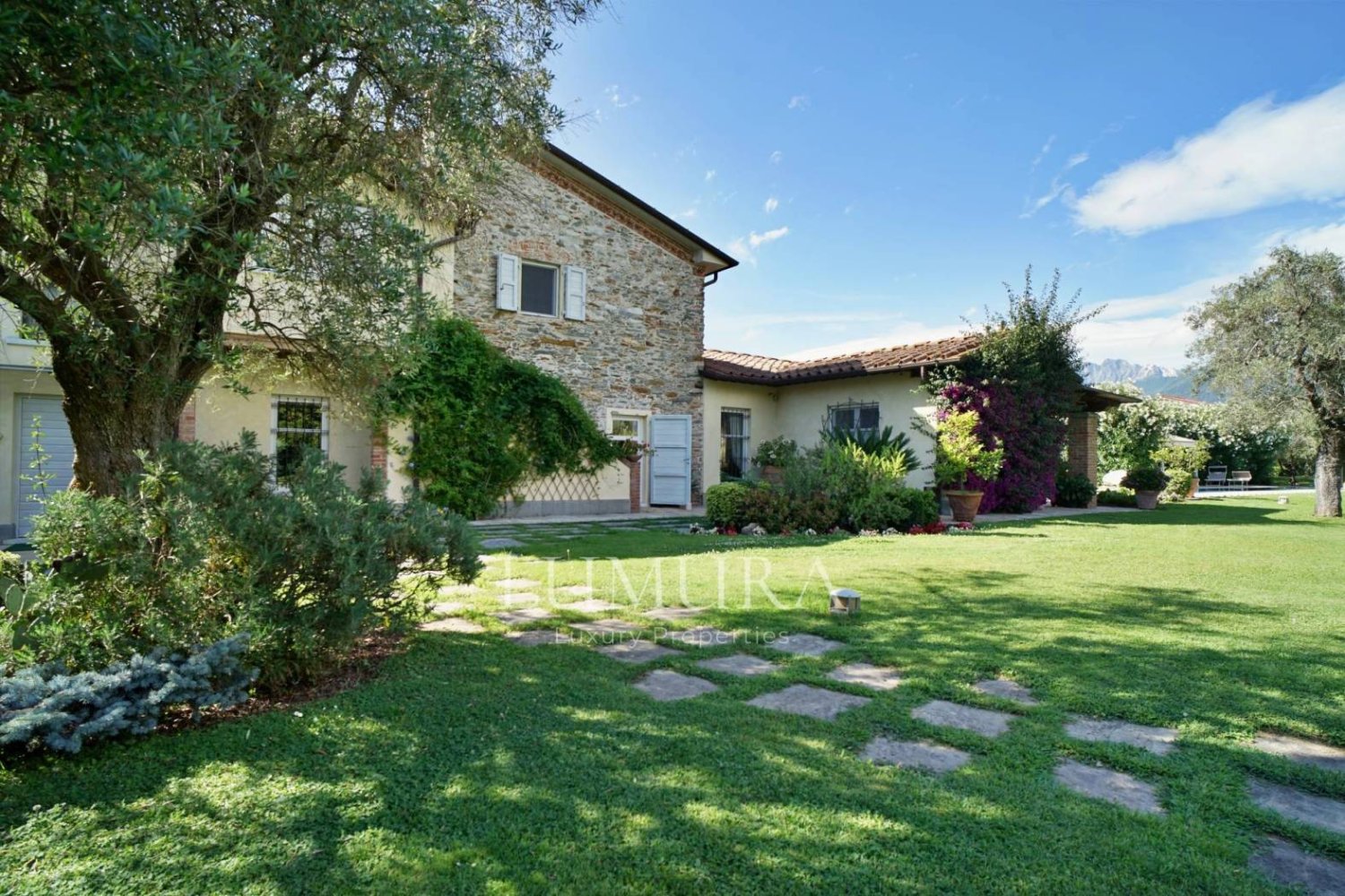 3 bedrooms Villa in Pietrasanta, Italy No. 79808
