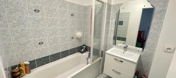 3 bedrooms House in Evry, France No. 181305 6