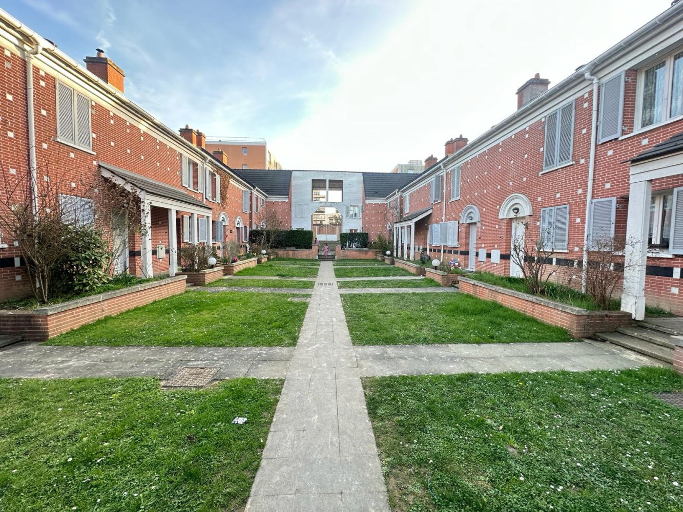 3 bedrooms House in Evry, France No. 181305