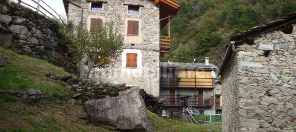 3 bedrooms House in Prata Camportaccio, Italy No. 86060 2