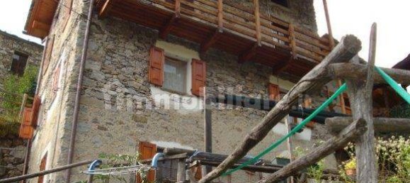 3 bedrooms House in Prata Camportaccio, Italy No. 86060 4