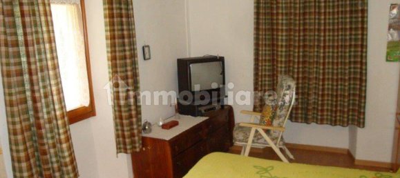 3 bedrooms House in Prata Camportaccio, Italy No. 86060 14