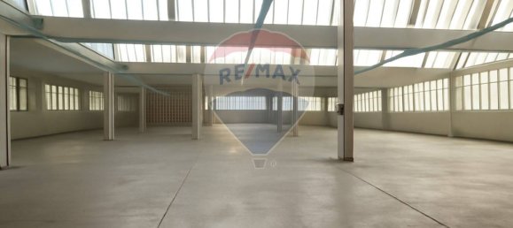 Almacén en Varese, Italy 1050 m² No. 265346 12