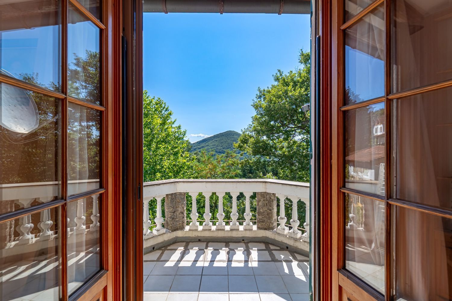 18 rooms Villa in Savignone, Italy No. 299797