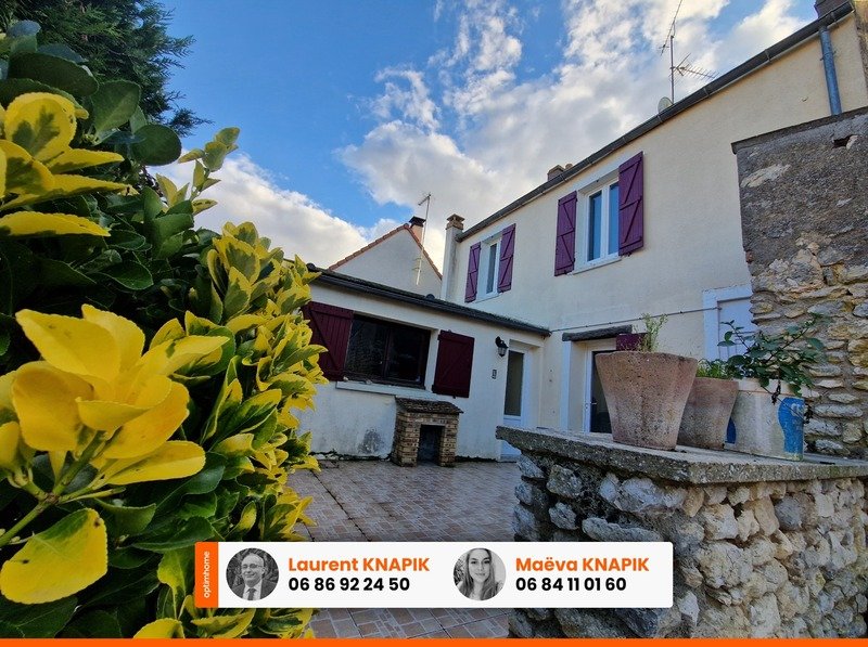 3 bedrooms House in Gouillons, France No. 215174