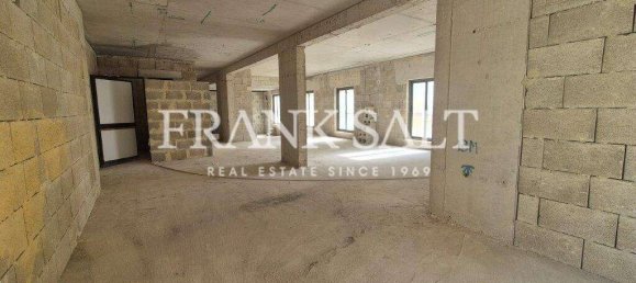 Квартира с 4 спальнями в Сент-Джулианс, Мальта № 1197 2