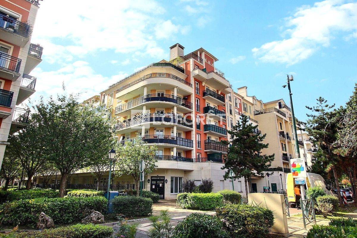 4 bedrooms Duplex in Villeneuve-la-Garenne, France No. 176255