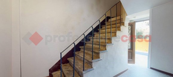 5 bedrooms Apartment in Barga, Italy No. 72549 3