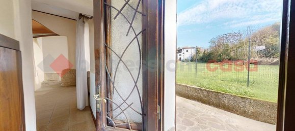 5 bedrooms Apartment in Barga, Italy No. 72549 4